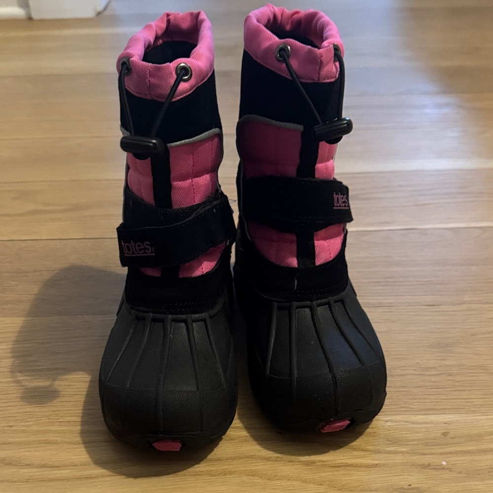 Totes Kids Black and Pink Snow Boots